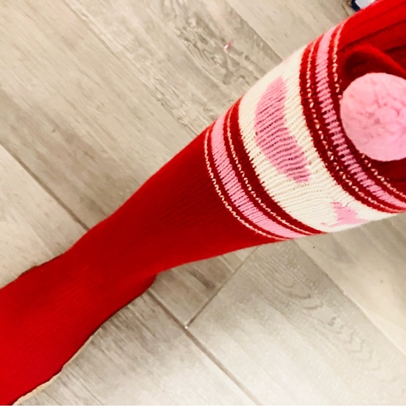 VS PINK MukLuks knee high with hearts and dog logo RARE SIZE MED 8-10 - Picture 5 of 9